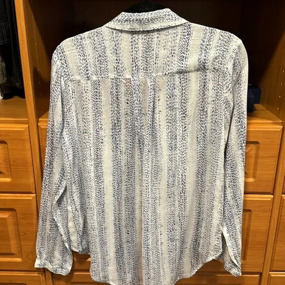 Cloth and Stone button up blouse size medium - Picture 4 of 4